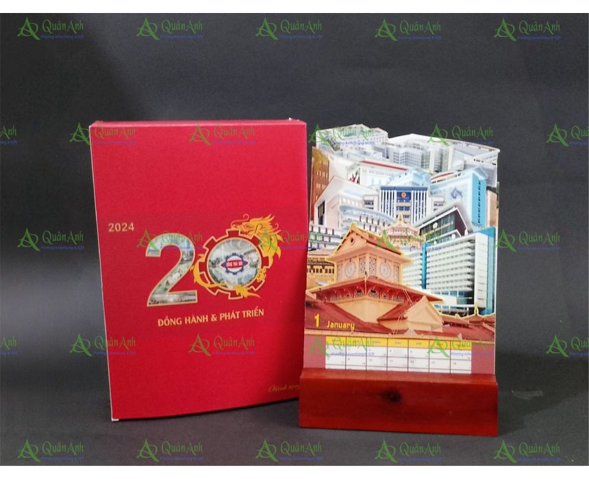 LỊCH BÀN ĐẾ GỖ